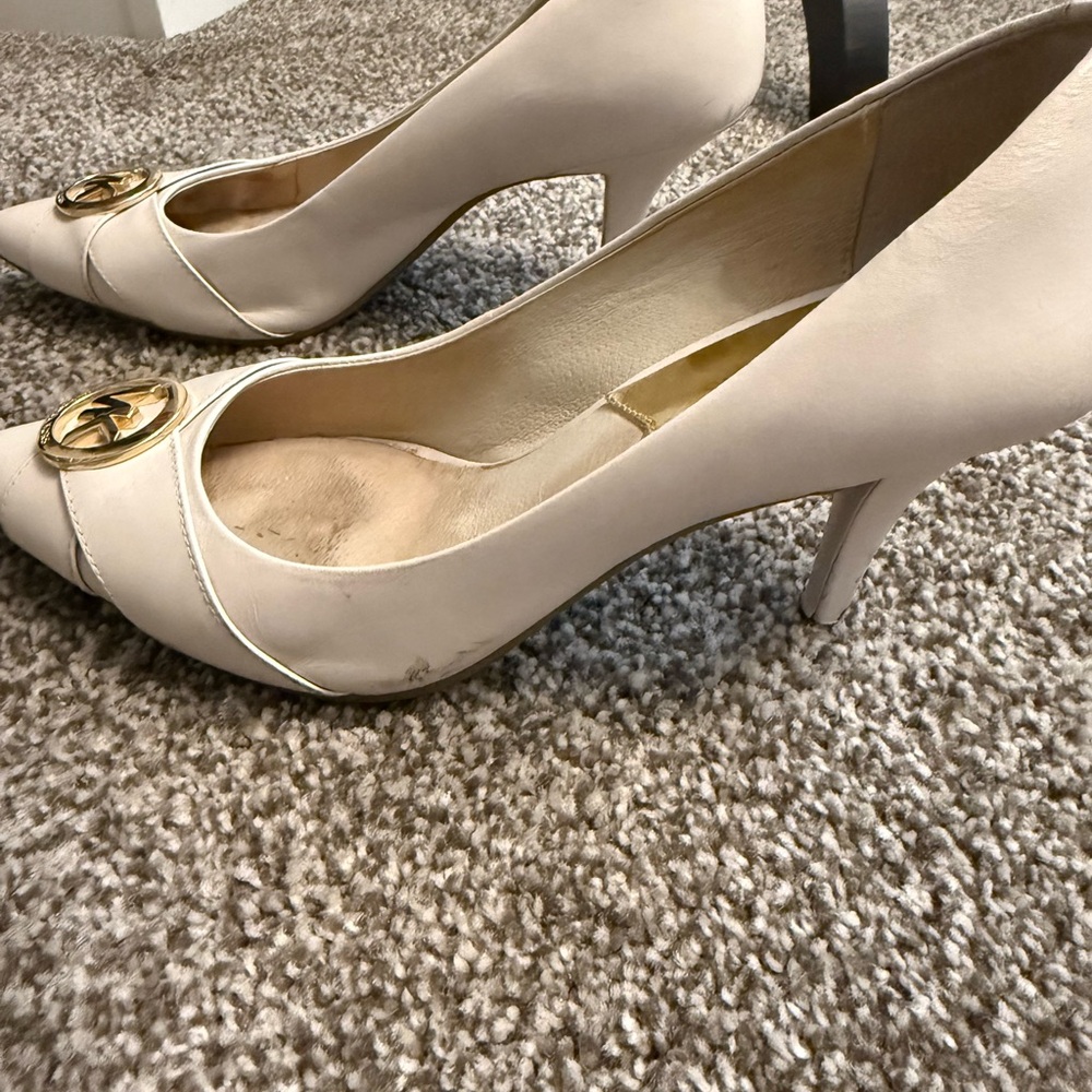 Michael Kors Cream Heels with Gold Accent - size 6.5